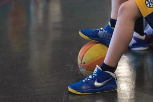 Mehr über den Artikel erfahren Der Stylefaktor beim Basketball: Die perfekte Kleidung für Spieler